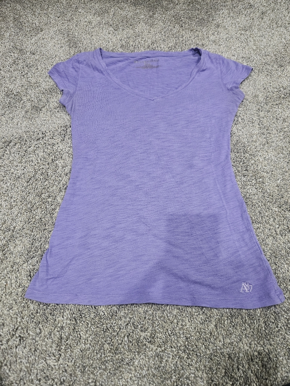 Aeropostale Purple V-Neck Short Sleeve Tee Size M